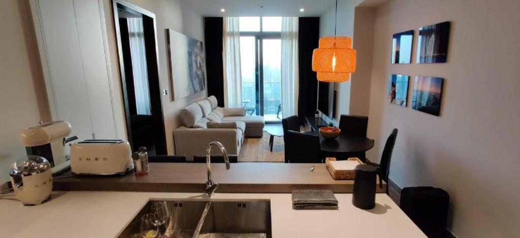 4201 Design Apartment by Jumeirah Living Dubai Marina Bagian luar foto